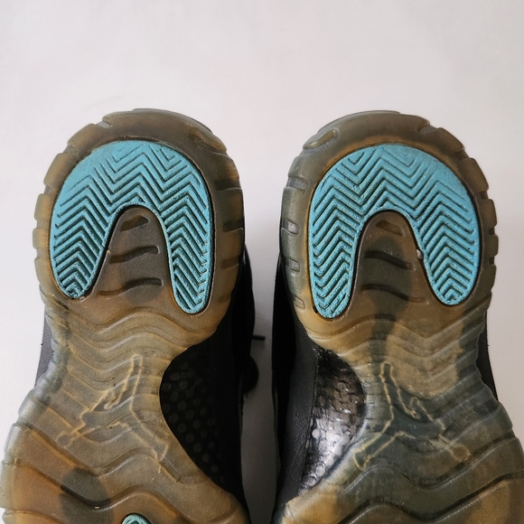 Air Jordan 11 "Gamma" Black Patent Leather Sneakers - Picture 10 of 15